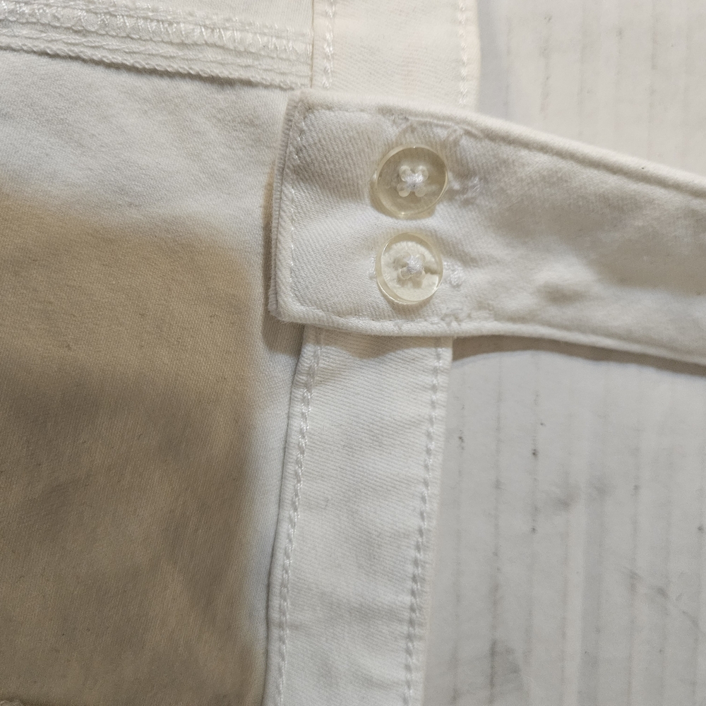 Stylish White Buttoned Top - Picture 8 of 12